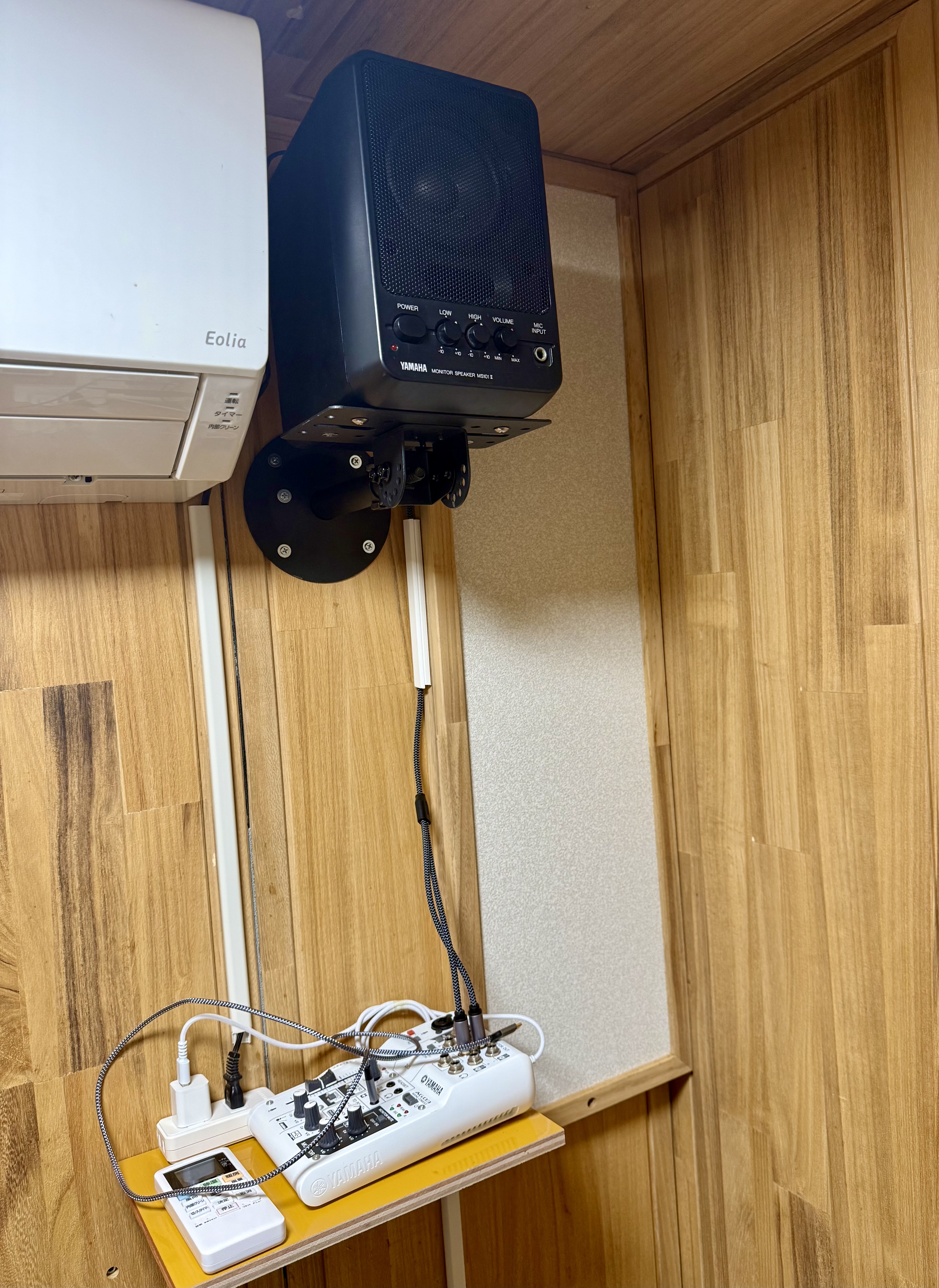 モニタースピーカー